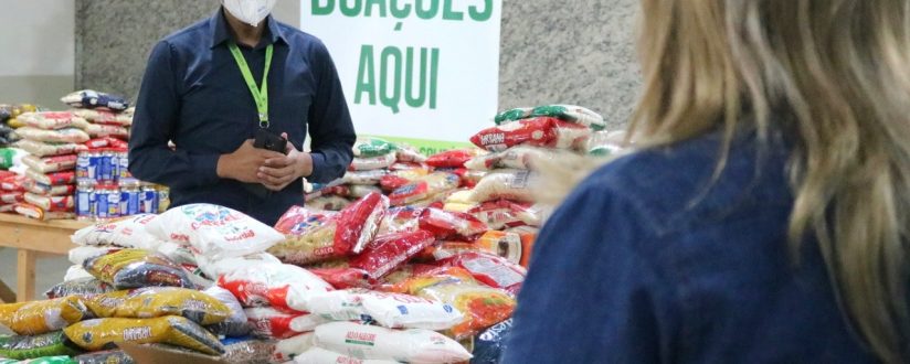 Doação de alimentos durante a vacinação já soma nove toneladas em Jaraguá do Sul Doação de alimentos durante a vacinação já soma nove toneladas em Jaraguá do Sul