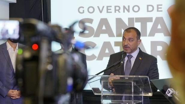 “Não guardo ressentimentos”, afirma Carlos Moisés após absolvição no impeachment dos respiradores