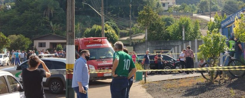 Adolescente invade escola e mata duas crianças no Oeste catarinense, segundo Polícia Civil Adolescente invade escola e mata duas crianças no Oeste catarinense, segundo Polícia Civil