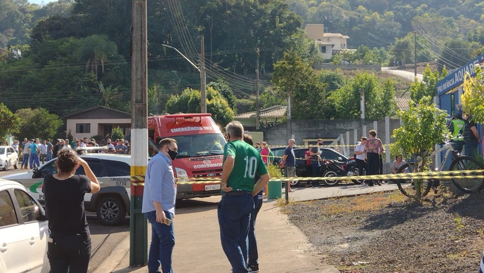 Adolescente invade escola e mata duas crianças no Oeste catarinense, segundo Polícia Civil