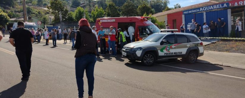 Jovem invade escola no Oeste catarinense e mata três crianças e dois adultos Jovem invade escola no Oeste catarinense e mata três crianças e dois adultos