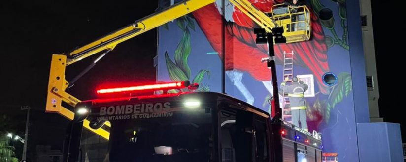 Bombeiros são acionados para resgate em altura em prédio de Guaramirim Bombeiros são acionados para resgate em altura em prédio de Guaramirim