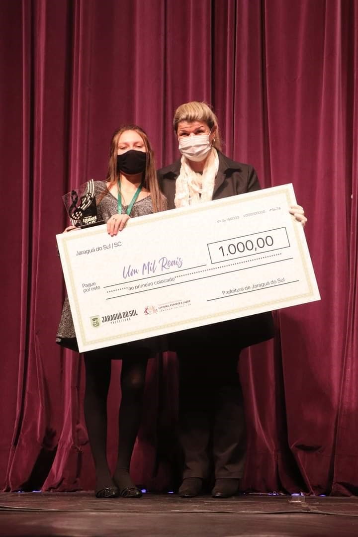 Meninas levaram todos os prêmios do Festival Estudantil da Canção de Jaraguá do Sul