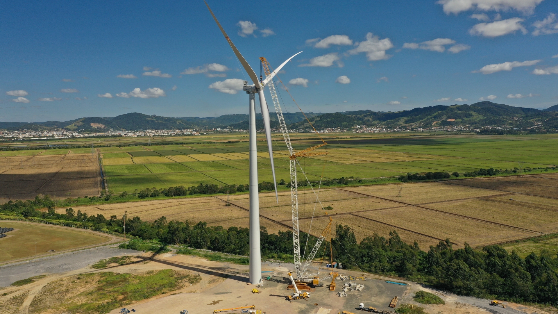 WEG e Engie Brasil Energia concluem o primeiro aerogerador nacional