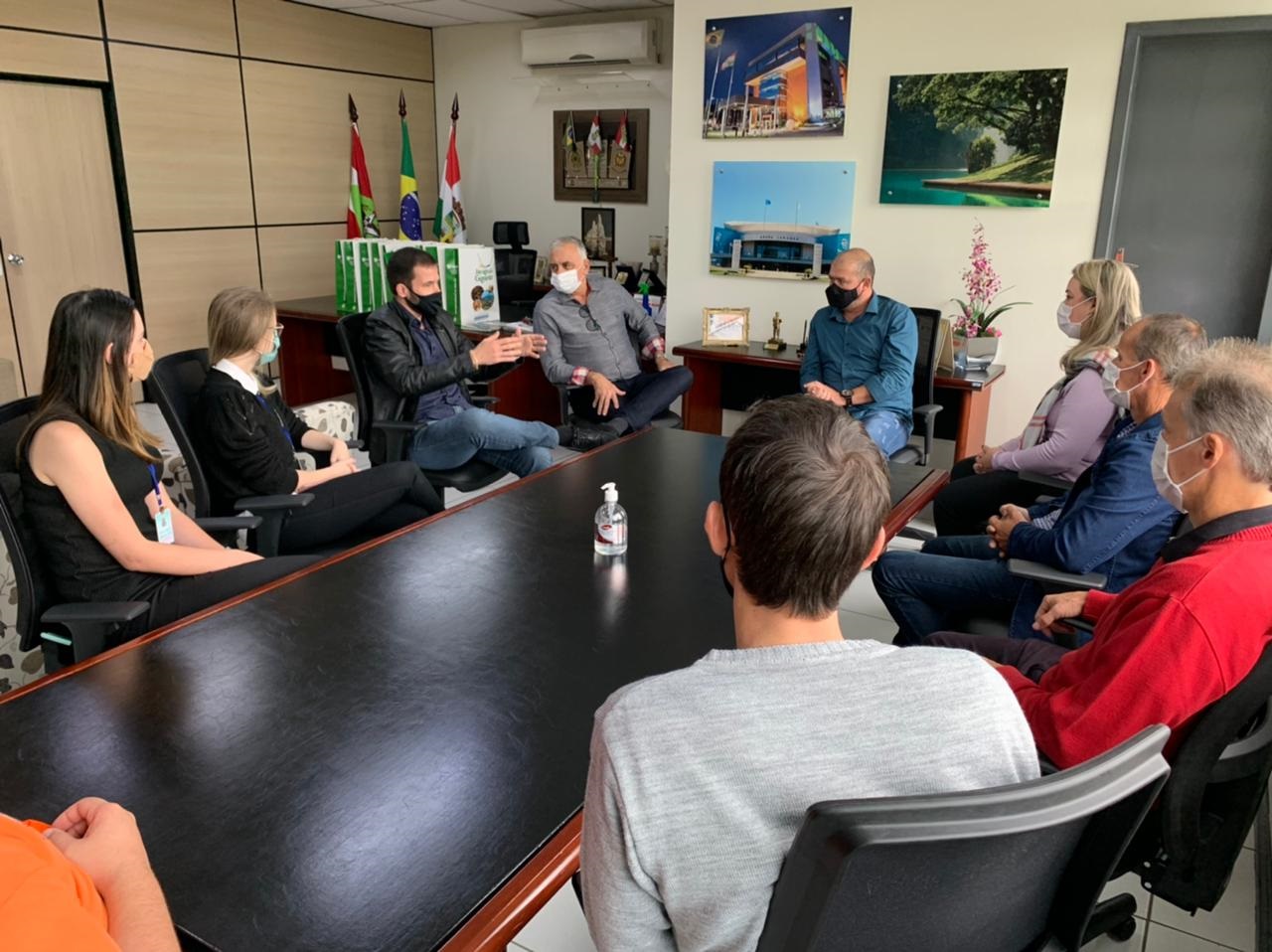Comitiva de Rio dos Cedros e Timbó conhece os parques públicos de Jaraguá do Sul