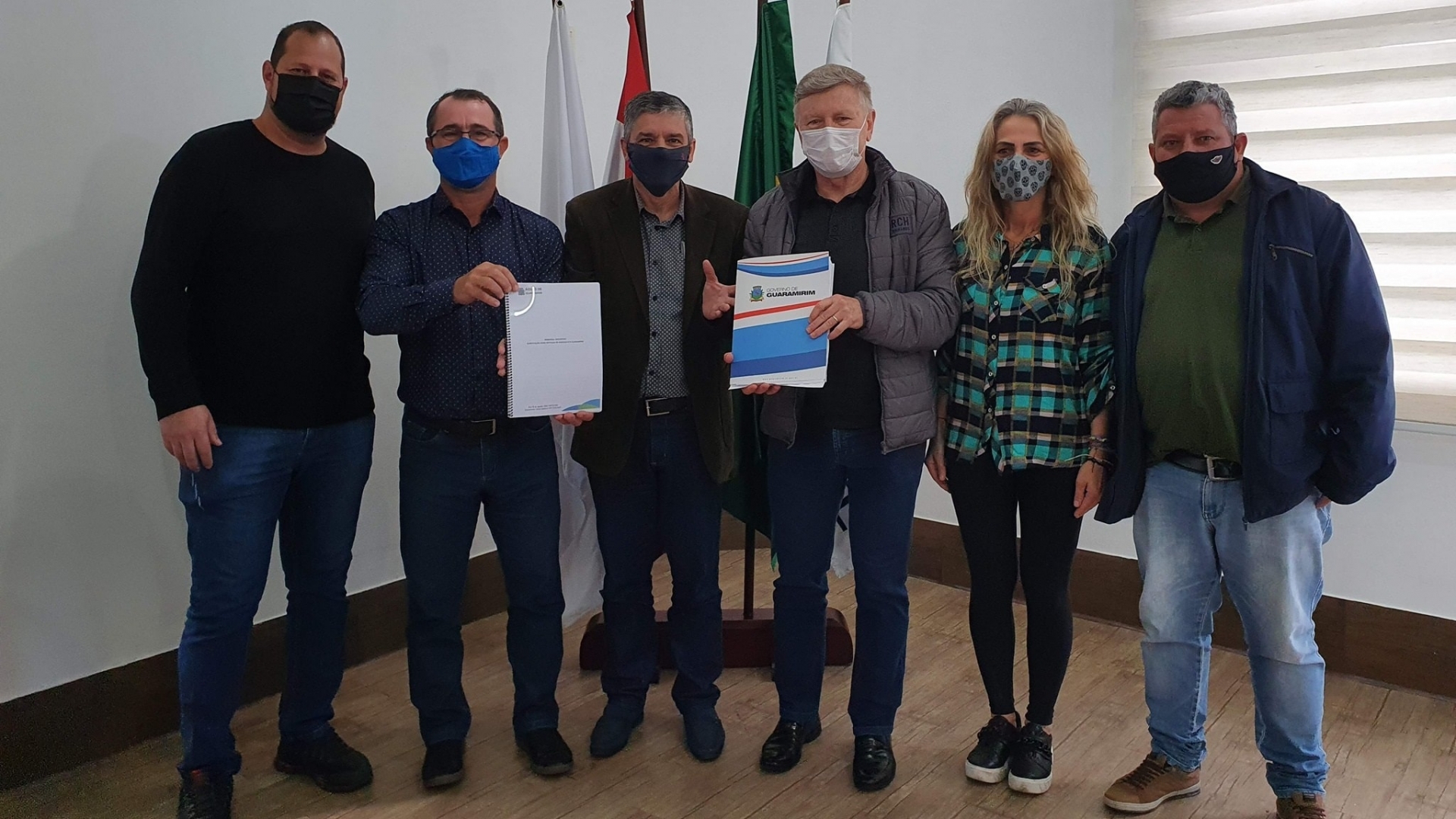 Deputado Milton Hobus visita Guaramirim e recebe reivindicações das lideranças