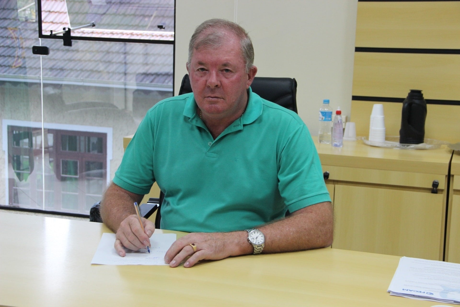 Prefeito de Schroeder cobra melhorias e serviços na regional da Celesc