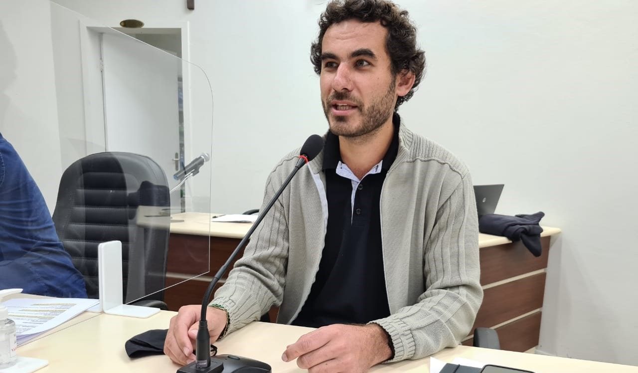 Guaramirim amplia apoio ao agricultor legalizado com macadame