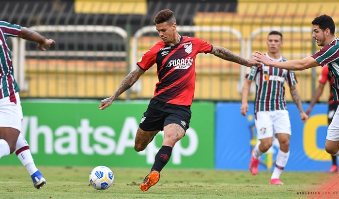 Chapecoense perde pro Fortaleza e Furacão goleia o Flu no Brasileirão