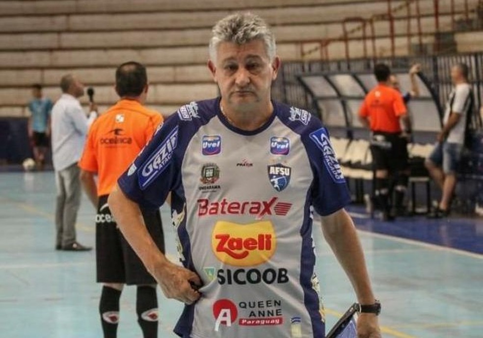 “Procurei me proteger e gritar pros jogadores se protegerem também”, relata técnico do Umuarama Futsal