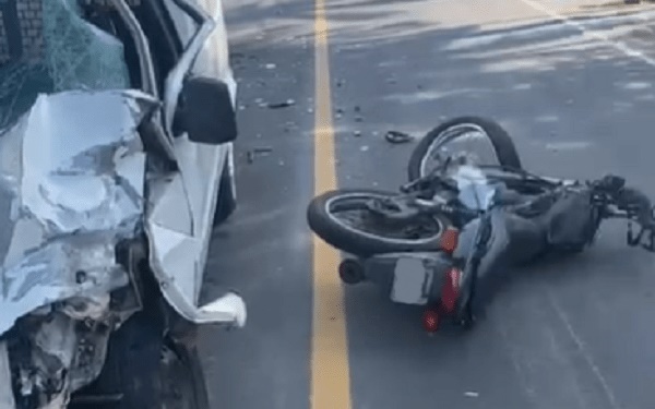 Motociclista fica gravemente ferido após acidente com carro em Jaraguá do Sul