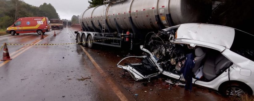 Idoso tem múltiplos ferimentos após colisão frontal entre carro e carreta com placas de Jaraguá do Sul na BR-470 em Brunópolis Idoso tem múltiplos ferimentos após colisão frontal entre carro e carreta com placas de Jaraguá do Sul na BR-470 em Brunópolis