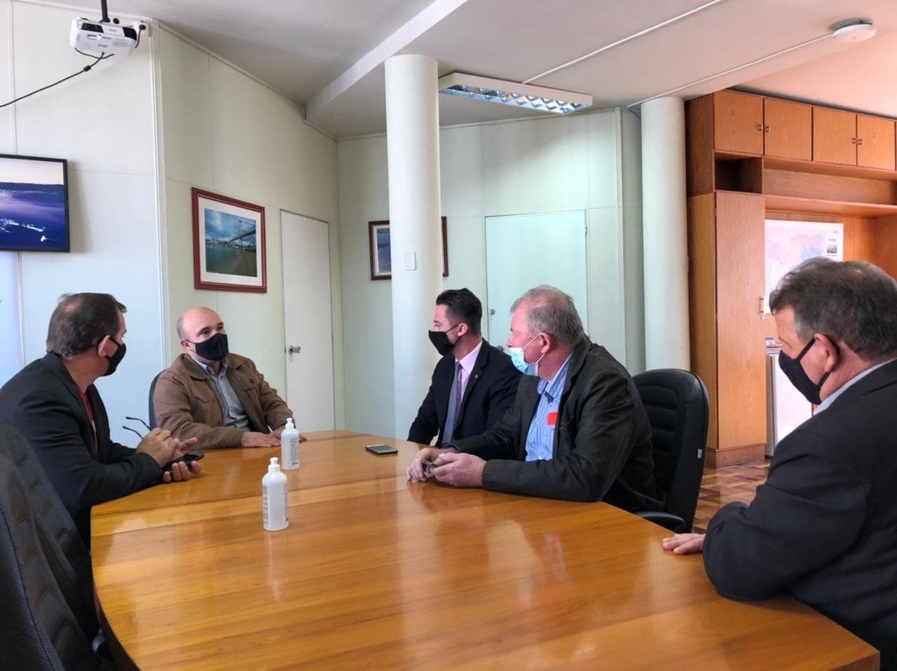 Comitiva de Schroeder trata de recursos à infraestrutura em Florianópolis