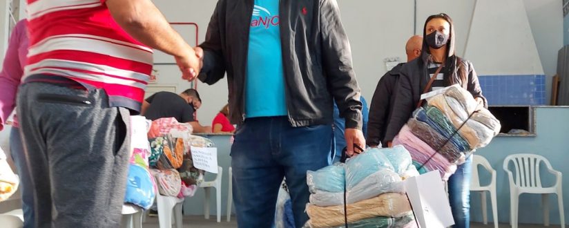 Mais 160 cobertores são entregues a entidades de Jaraguá do Sul Mais 160 cobertores são entregues a entidades de Jaraguá do Sul