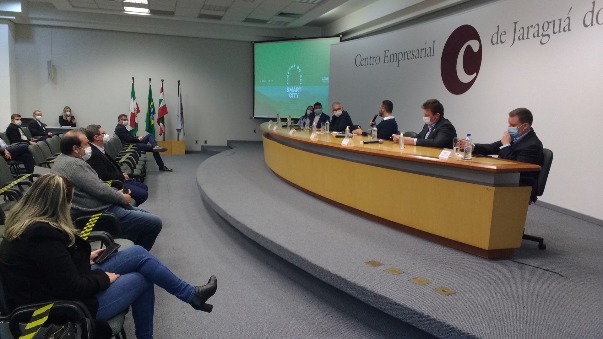 Jaraguá busca apoio para avançar em projeto como cidade inteligente