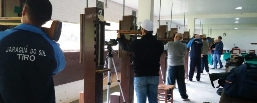 Equipe jaraguaense de tiro segue liderando o Catarinense de carabina apoiada Equipe jaraguaense de tiro segue liderando o Catarinense de carabina apoiada