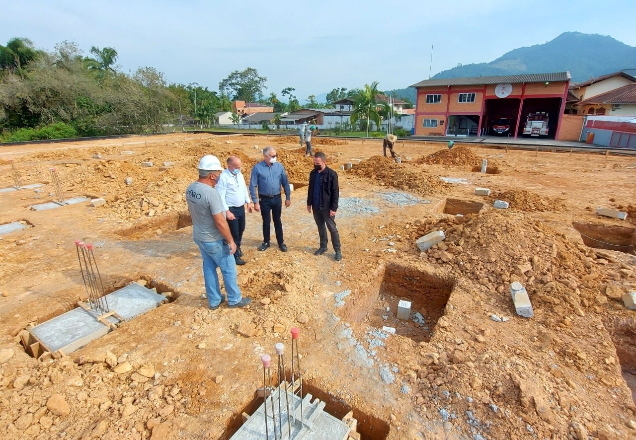 Vice Jair Franzner vistoria unidades de saúde recém reformadas em Jaraguá do Sul
