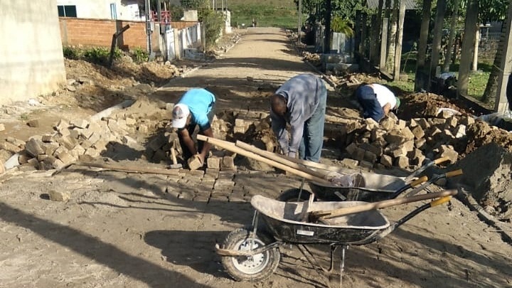 Prefeitura de Guaramirim pavimenta três ruas no bairro Corticeirinha
