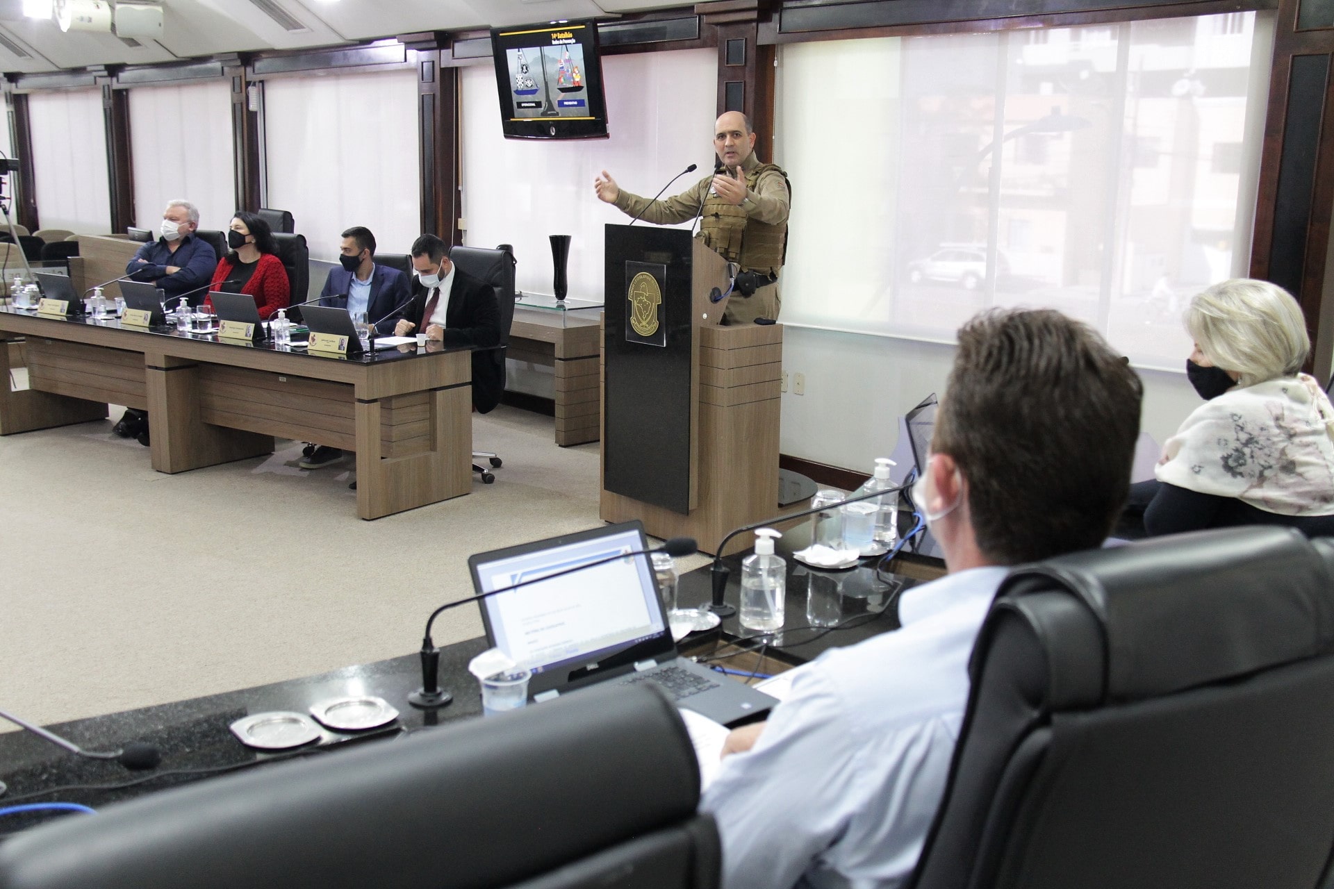 Comandante apresenta as atividades do 14° BPM na Câmara de Vereadores de Jaraguá do Sul