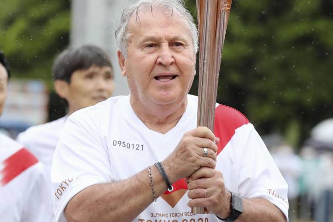 “Brasil não me deu essa oportunidade”, diz Zico sobre conduzir tocha olímpica no Japão