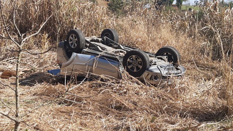 Carro onde estava deputado estadual Coronel Mocellin capota na BR-282