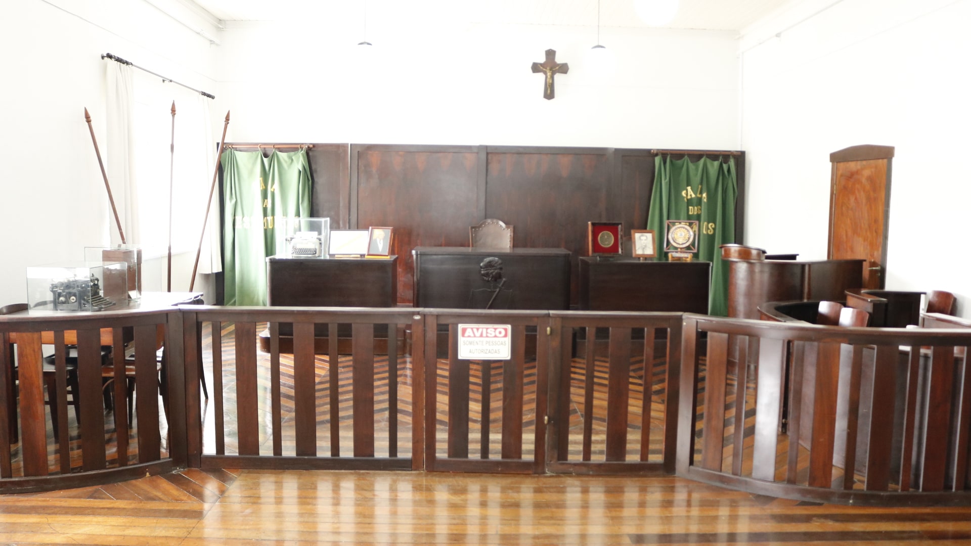 Médico obstetra acusado de promover aborto vai a júri popular em Joinville