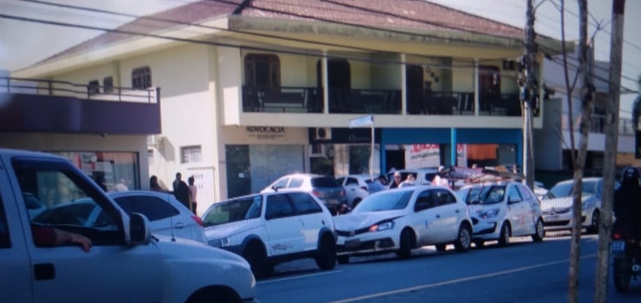 [VÍDEO] Batida envolvendo três carros movimenta PM em Jaraguá do Sul