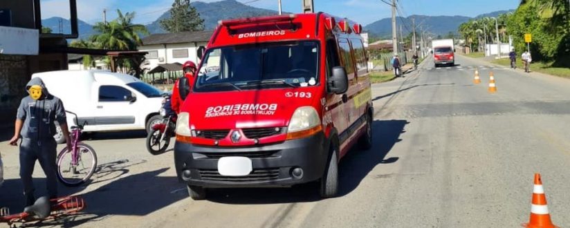 Colisão entre carro e bicicleta deixa jovem ferida em Schroeder Colisão entre carro e bicicleta deixa jovem ferida em Schroeder