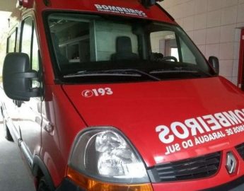 Motociclista fica ferido em acidente com carro em Jaraguá Motociclista fica ferido em acidente com carro em Jaraguá