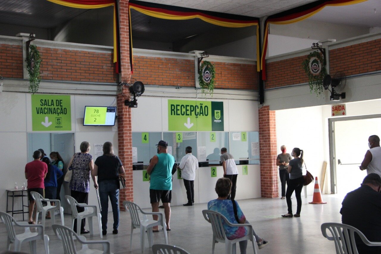 Liberada vacinação contra covid-19 para pessoas com 28 anos ou mais em Jaraguá do Sul