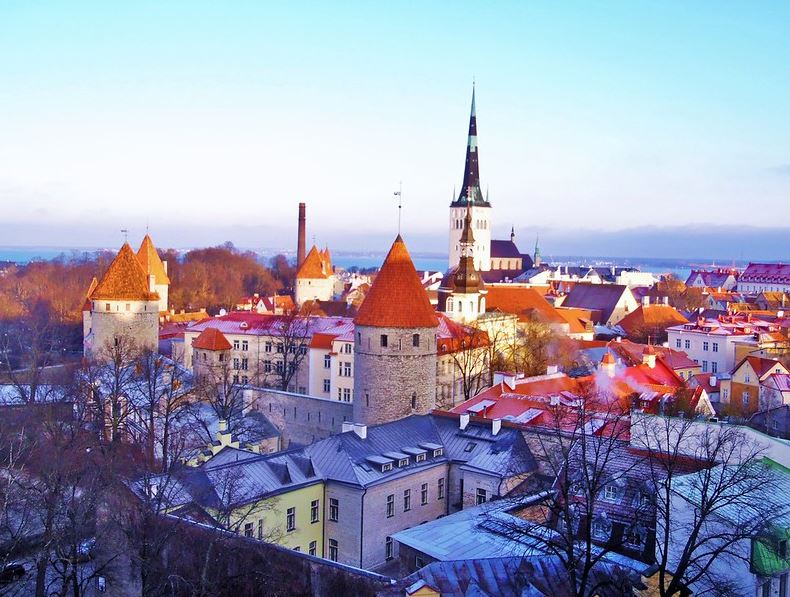 País mais digital do mundo procura por brasileiros para suprir déficit de profissionais de tecnologia