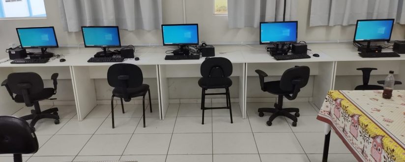 Secretaria de Educação de Guaramirim investe R$ 335 mil em equipamentos de tecnologia Secretaria de Educação de Guaramirim investe R$ 335 mil em equipamentos de tecnologia