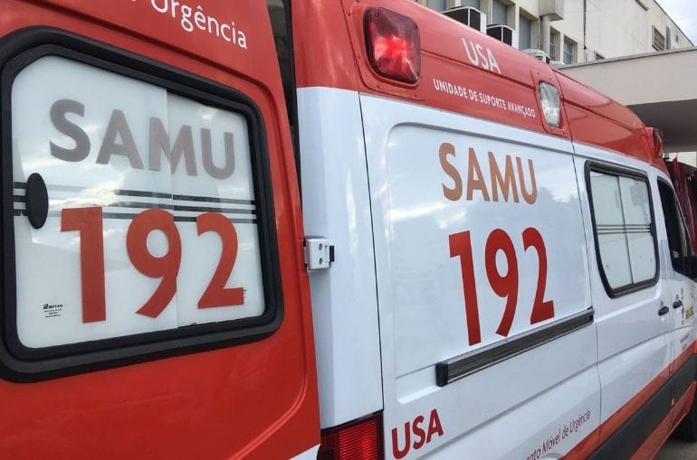 Jovem tem suspeita de traumatismo craniano após acidente entre carro e moto na BR-280 em Guaramirim