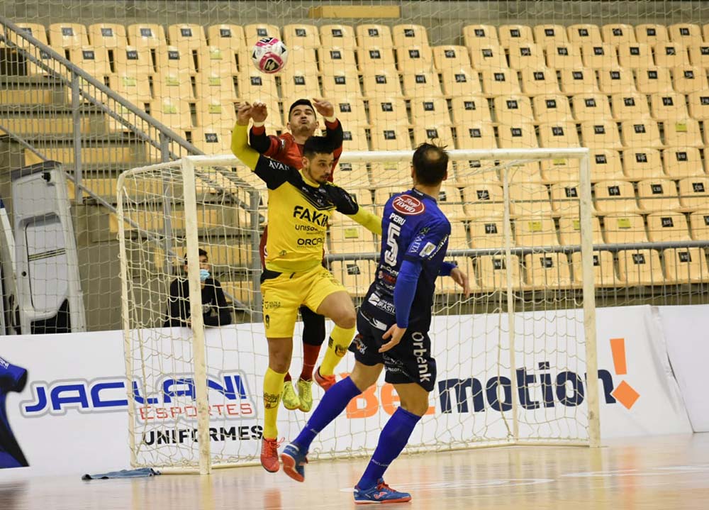 Jaraguá perde em casa para Joaçaba e permanece em quinto lugar na LNF