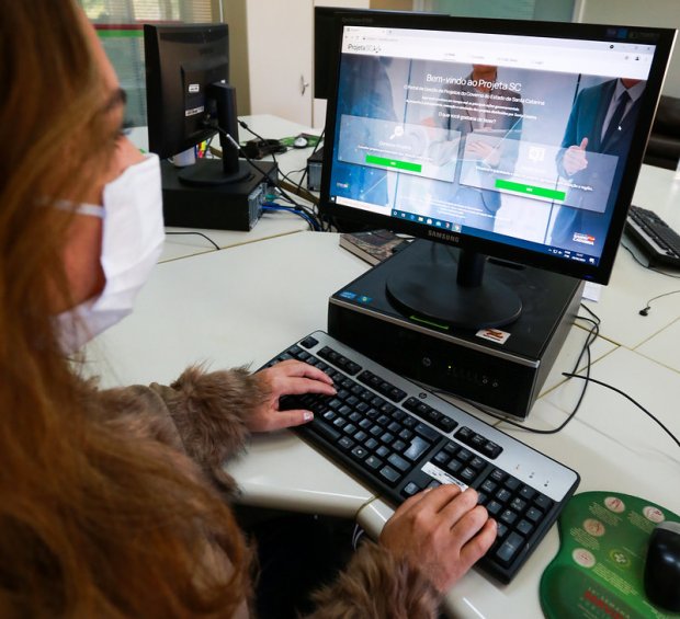 Governo de Santa Catarina institui política de desenvolvimento para servidores públicos