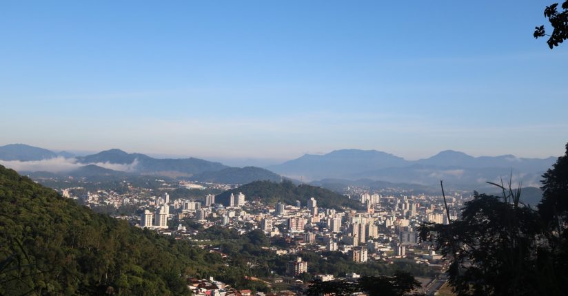 Jaraguá do Sul está entre as cinco melhores cidades do Estado para se fazer negócios, diz revista exame