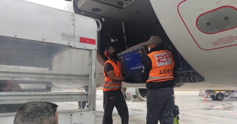 Santa Catarina recebe mais de 100 mil doses da vacina contra covid-19 Santa Catarina recebe mais de 100 mil doses da vacina contra covid-19