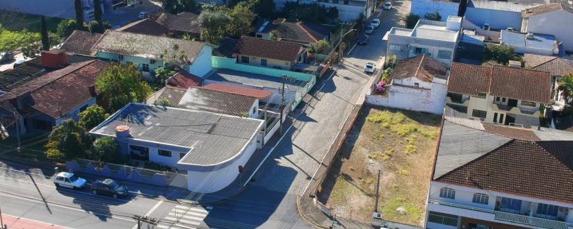 Rua Vera Fischer no Centro de Jaraguá passa a ser mão única a partir desta segunda Rua Vera Fischer no Centro de Jaraguá passa a ser mão única a partir desta segunda