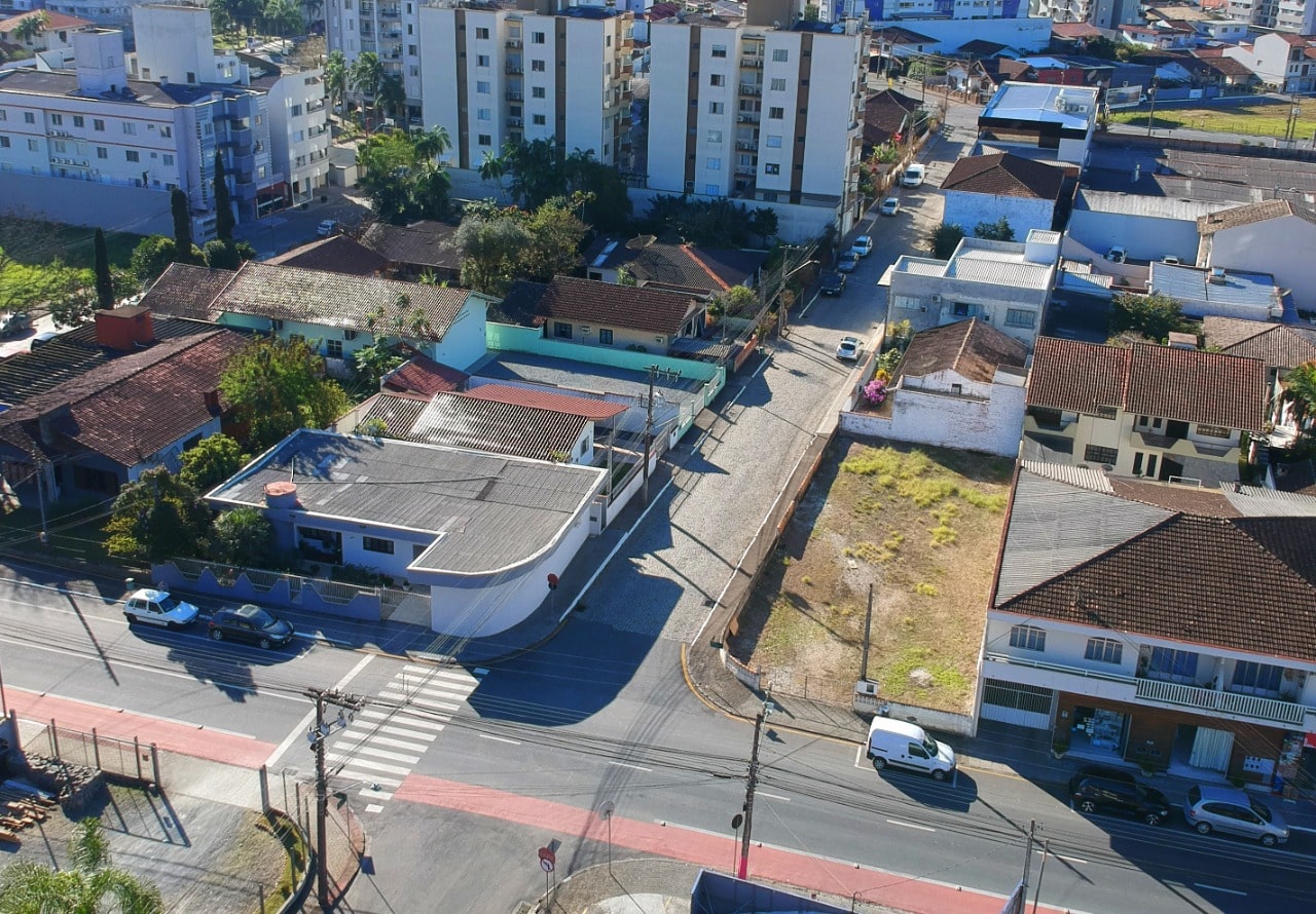 Rua Vera Fischer no Centro de Jaraguá passa a ser mão única a partir desta segunda