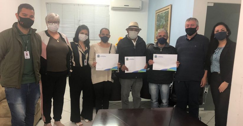 Guaramirim entrega 24 escrituras públicas de posse de imóveis Guaramirim entrega 24 escrituras públicas de posse de imóveis