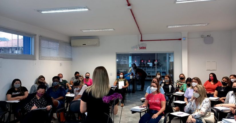 Trabalhos para o terceiro trimestre são discutidos por gestores escolares em Guaramirim Trabalhos para o terceiro trimestre são discutidos por gestores escolares em Guaramirim