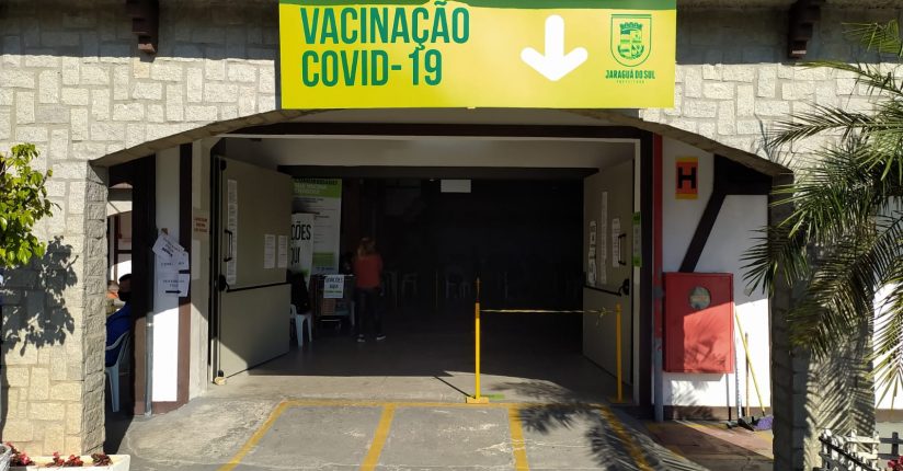 Imunização contra Covid de adolescentes é suspensa por falta de vacinas em Jaraguá Imunização contra Covid de adolescentes é suspensa por falta de vacinas em Jaraguá