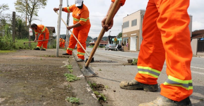 Jaraguá do Sul contrata nova empresa de limpeza urbana Jaraguá do Sul contrata nova empresa de limpeza urbana