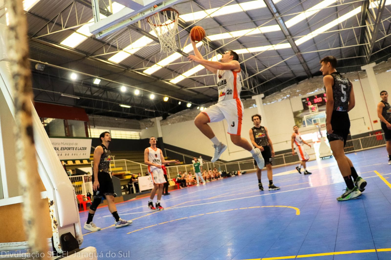 Time jaraguaense masculino de basquetebol é vice da Taça FCB