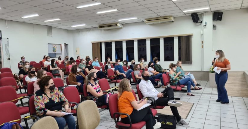 Secretaria de Educação de Guaramirim reúne gestores e representantes das APPs Secretaria de Educação de Guaramirim reúne gestores e representantes das APPs