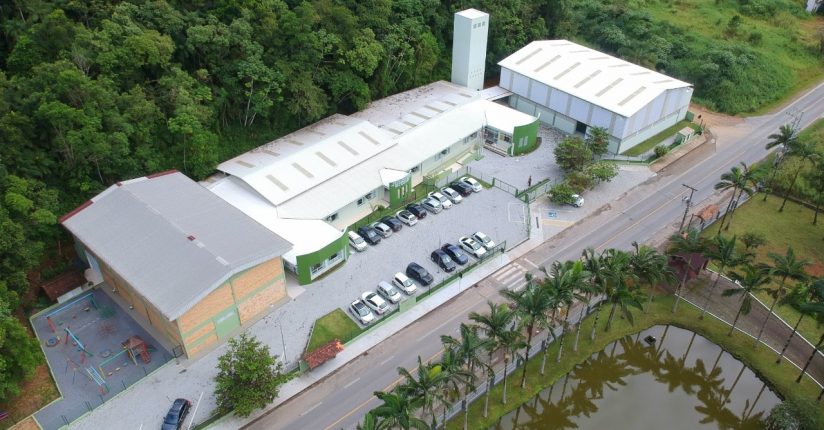 Escola Max Schubert de Jaraguá terá novo talude para proteção de encosta Escola Max Schubert de Jaraguá terá novo talude para proteção de encosta