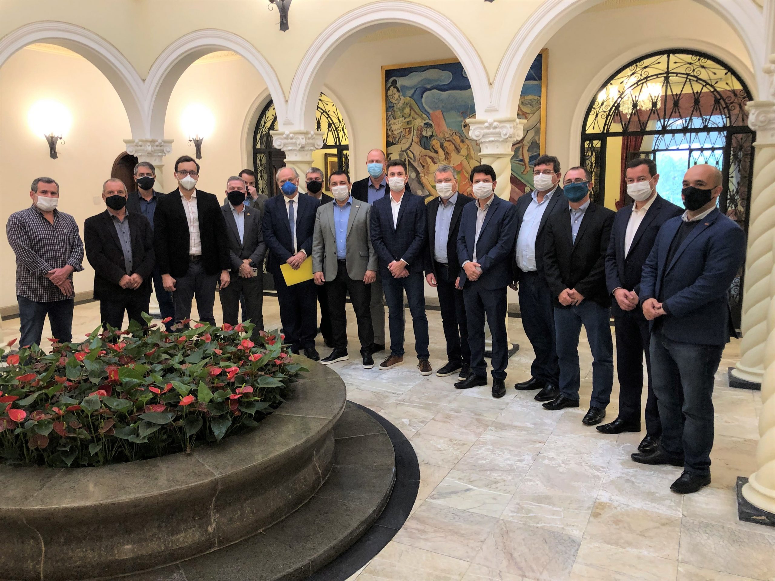 Comitiva de prefeitos da região Norte é recebida pelo governador Carlos Moisés