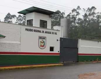 Homem com mandado de prisão ativo pelo Paraná é preso em Jaraguá do Sul