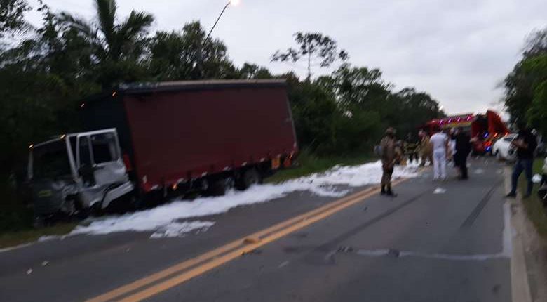 Corpo de motorista que morreu em acidente entre carros e caminhão na BR-280 será cremado em Nereu Ramos Corpo de motorista que morreu em acidente entre carros e caminhão na BR-280 será cremado em Nereu Ramos