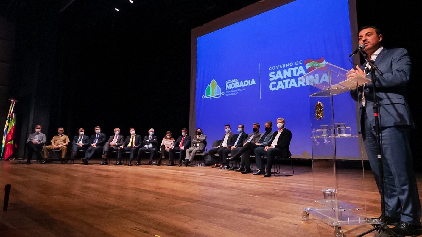 Carlos Moisés lança programa SC Mais Moradia para combater déficit habitacional